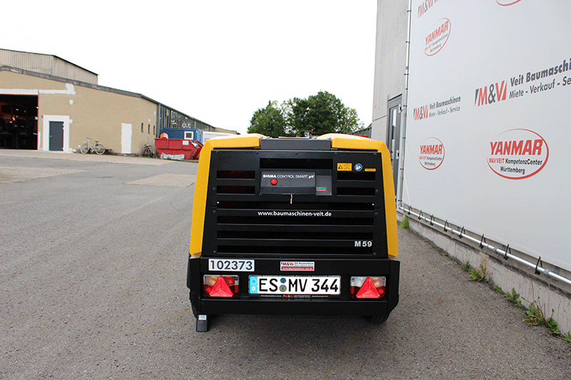 Heckansicht des Kaeser Mobilair M59 PE mobilen Baukompressors – kompakter und leistungsstarker Kompressor für den Baustelleneinsatz