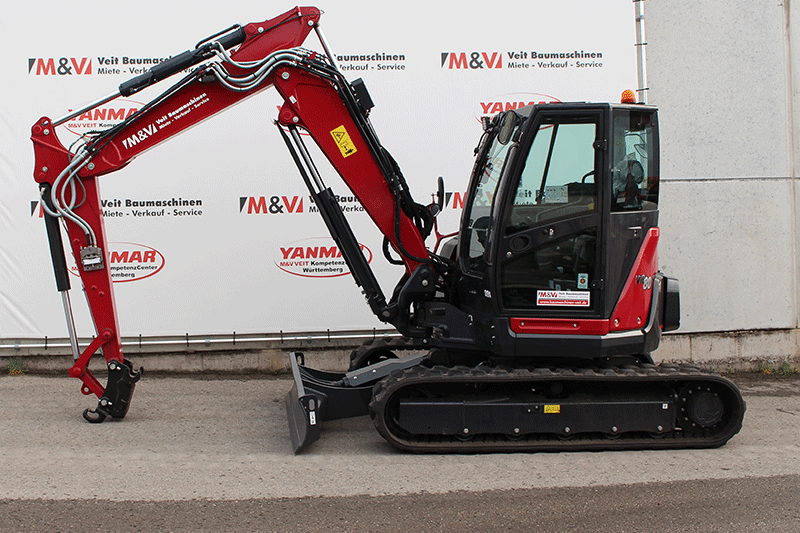Seitliche Ansicht des Yanmar ViO 80-2PB Midibaggers mit DPF – kompakter Kurzheckbagger für emissionsarme und effiziente Baustelleneinsätze