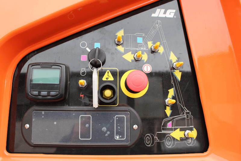 Kontrollelemente der JLG 460SJ Teleskoparbeitsbühne