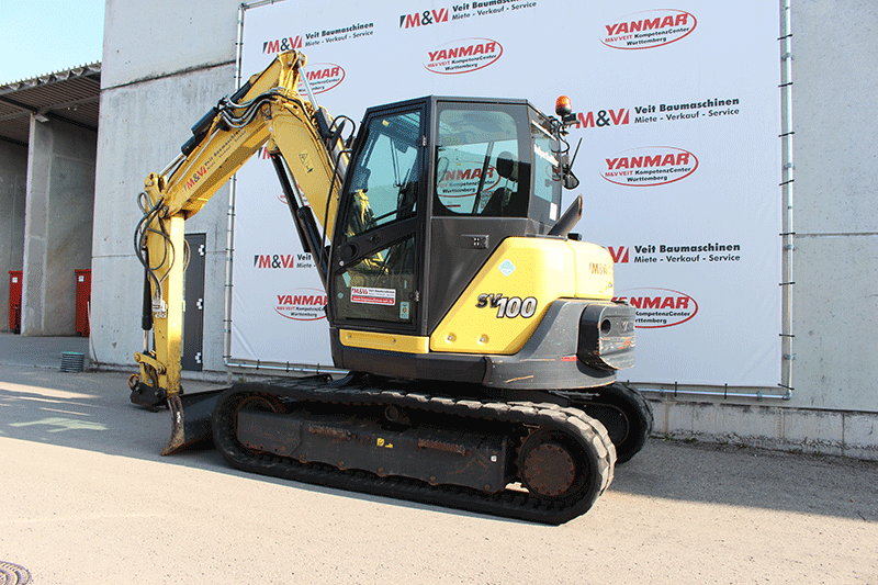Heckansicht des Yanmar SV 100-2PB Midibaggers zur Miete in Stuttgart – kompakter Kurzheckbagger für professionelle Baustelleneinsätze