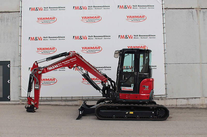 Seitenansicht des Yanmar Vio 50-6B Minibaggers mit ausgewogener Bauform, stabilem Fahrwerk und idealer Übersicht auf der Baustelle