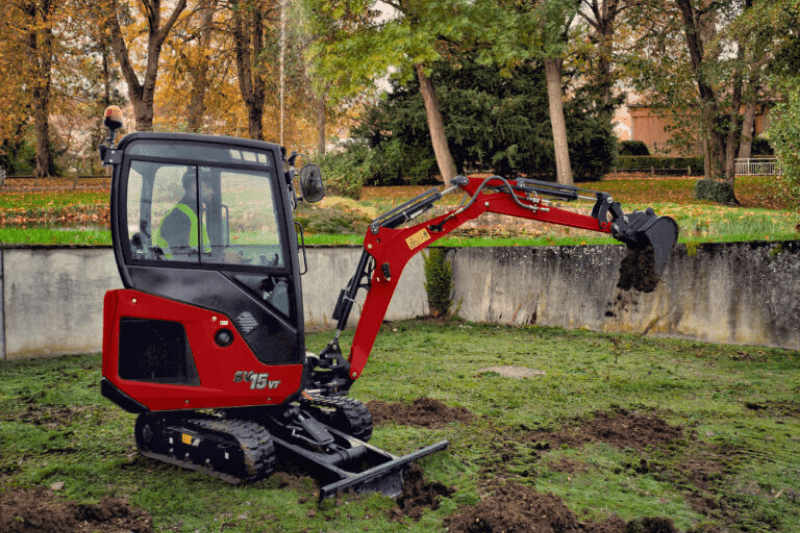 Gartenarbeit mit dem Minibaggers SV15VT von Yanmar