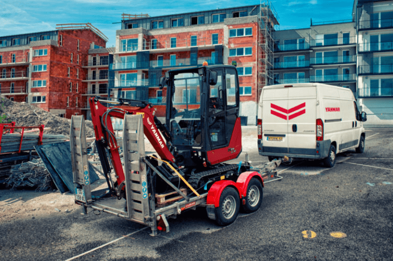 Transport des SV17VT Minibaggers von Yanmar