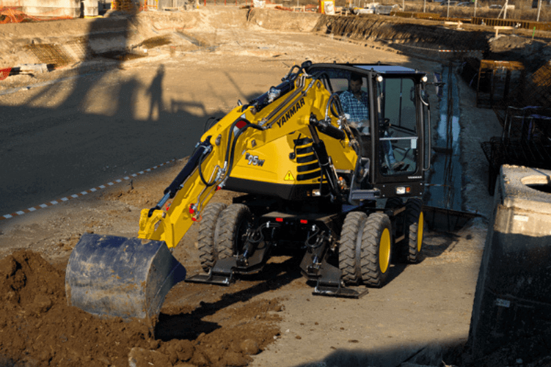 Erdarbeiten mit dem B95W Mobilbagger