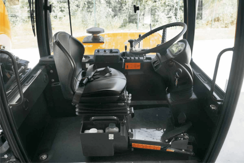 Kabine des AB F 7000 Fahrmischers von Dieci