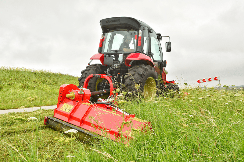 Traktor Yanmar YT347 mit optionalem Mäher