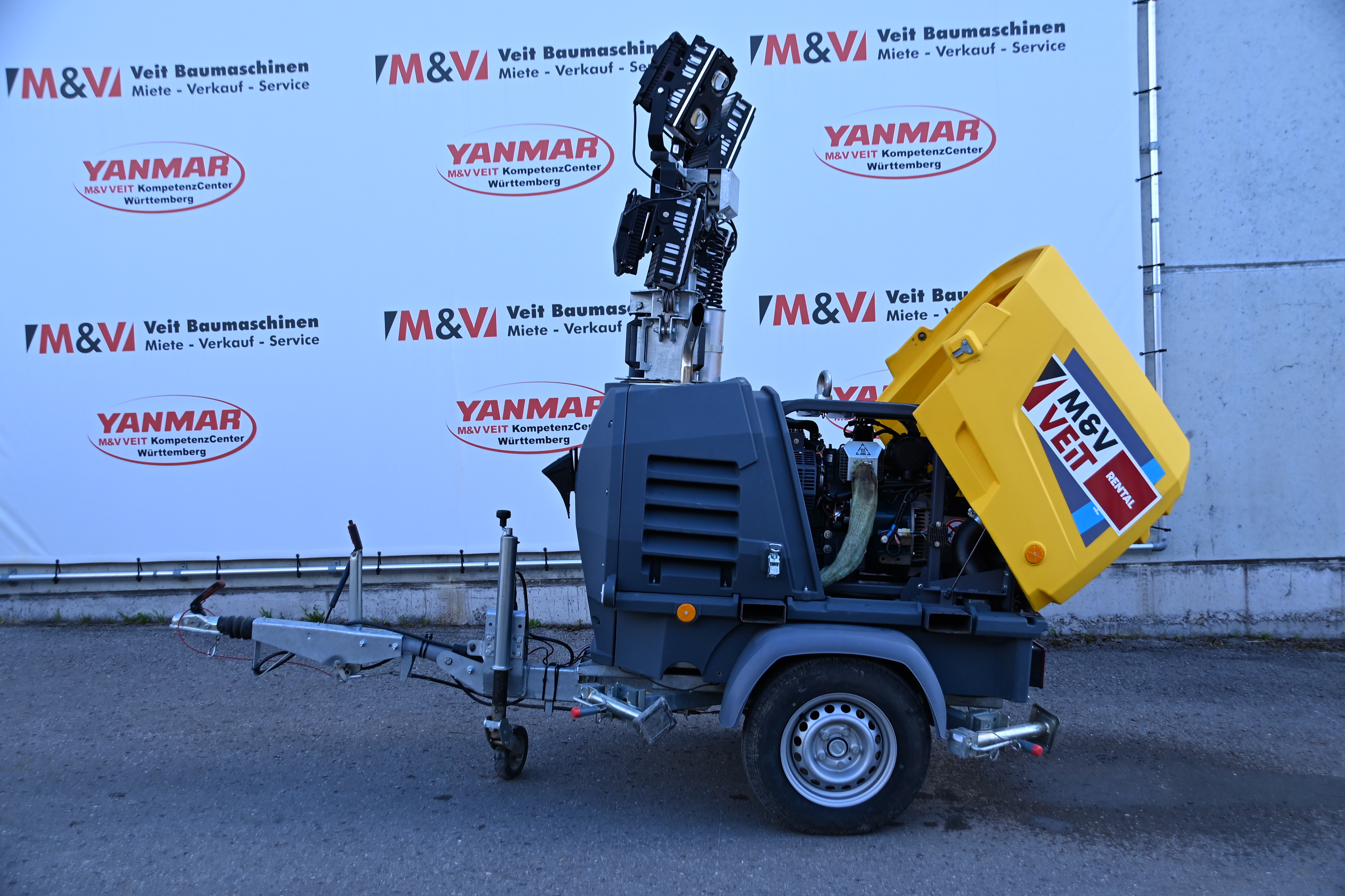 Atlas Copco HiLight H6+ mit geöffneter HardHat® Haube
