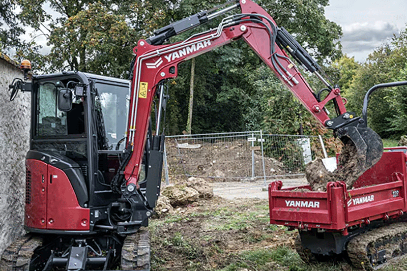 Yanmar Vio 33-7 Minibagger 3,3 t bei der Arbeit auf der Baustelle – kompakt, leistungsstark und ideal für präzise Erdarbeiten auf engem Raum