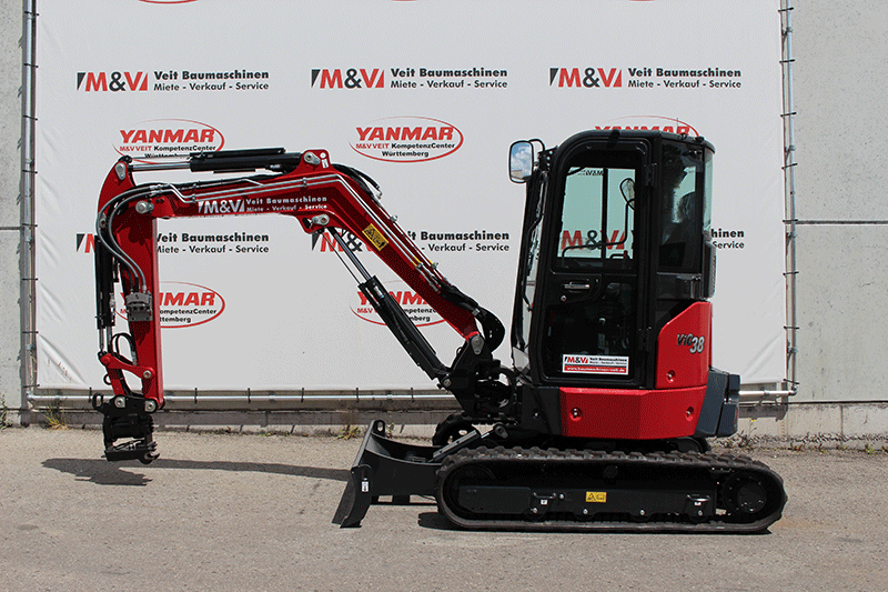 Seitliche Ansicht des Yanmar Vio 38-7 mit Powertilt