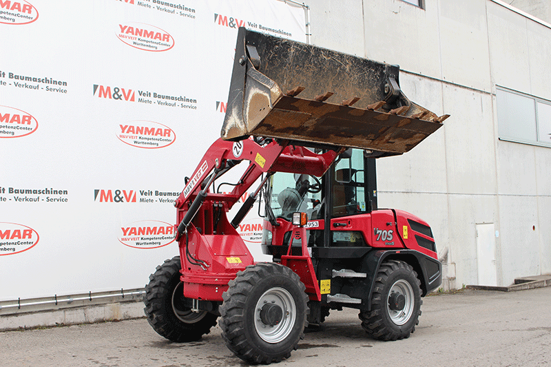 Yanmar V 70 Schwenklader im vielseitigen Einsatz auf der Baustelle – kompakter Radlader mit Schwenkfunktion für präzisen Materialumschlag, Erdarbeiten und effiziente Arbeitsabläufe.