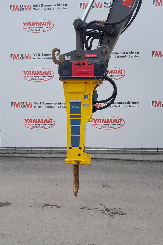 Seitliche Ansicht des Epiroc MB 750 Hydraulikhammer mit OQ 65